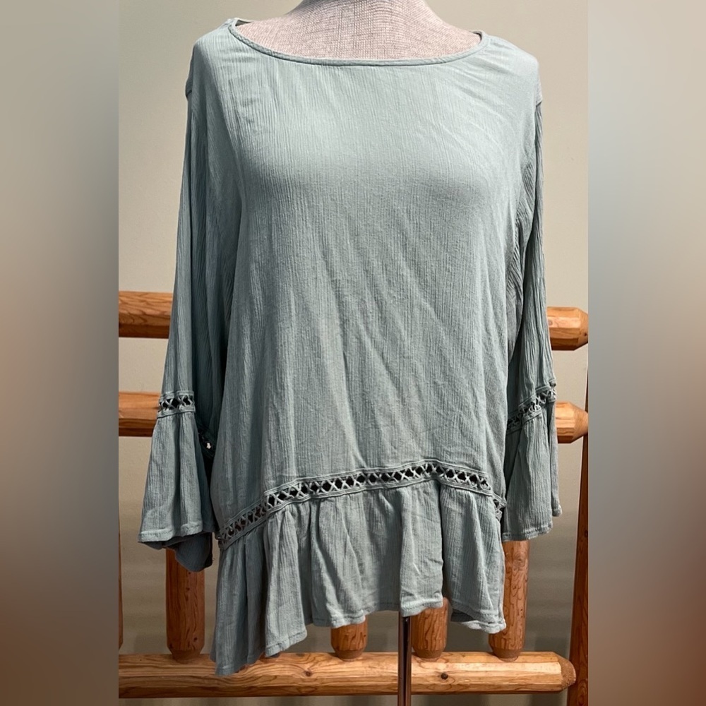 Bobeau Boho Peasant Top - Picture 2 of 8